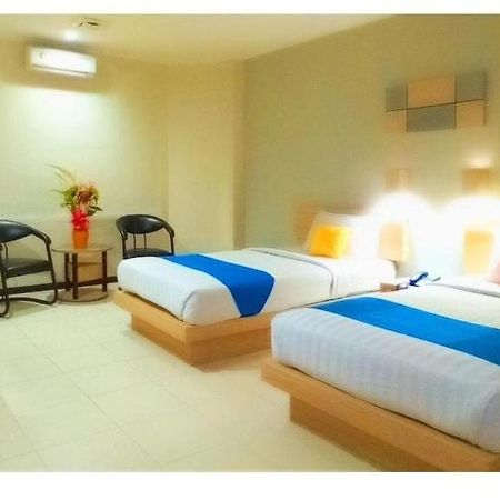 Merpati Hotel Pontianak Kültér fotó