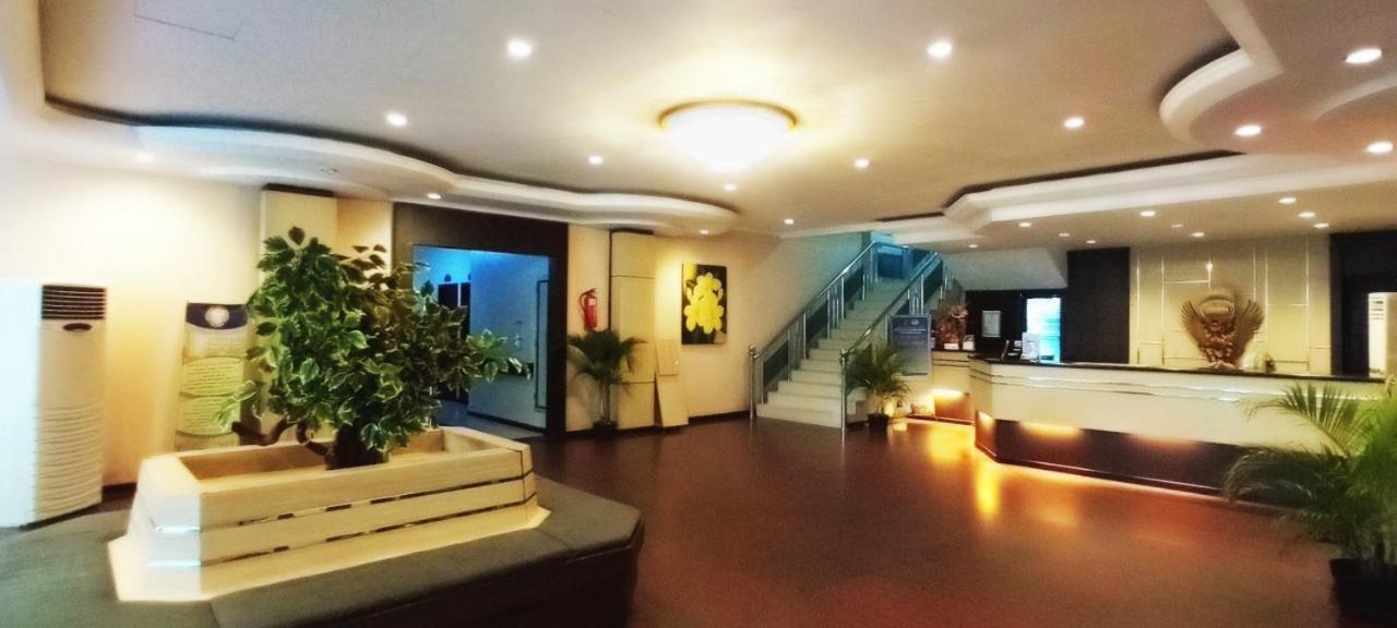 Merpati Hotel Pontianak Kültér fotó