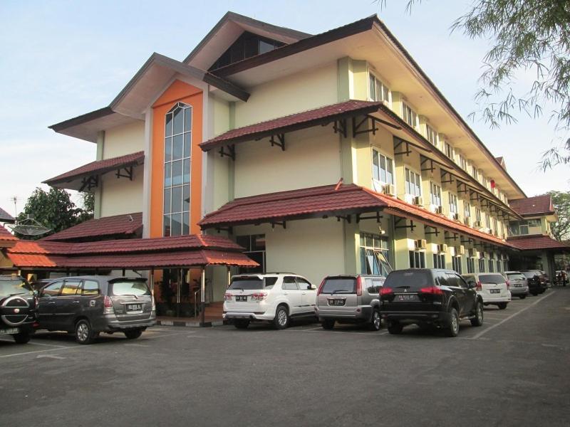 Merpati Hotel Pontianak Kültér fotó