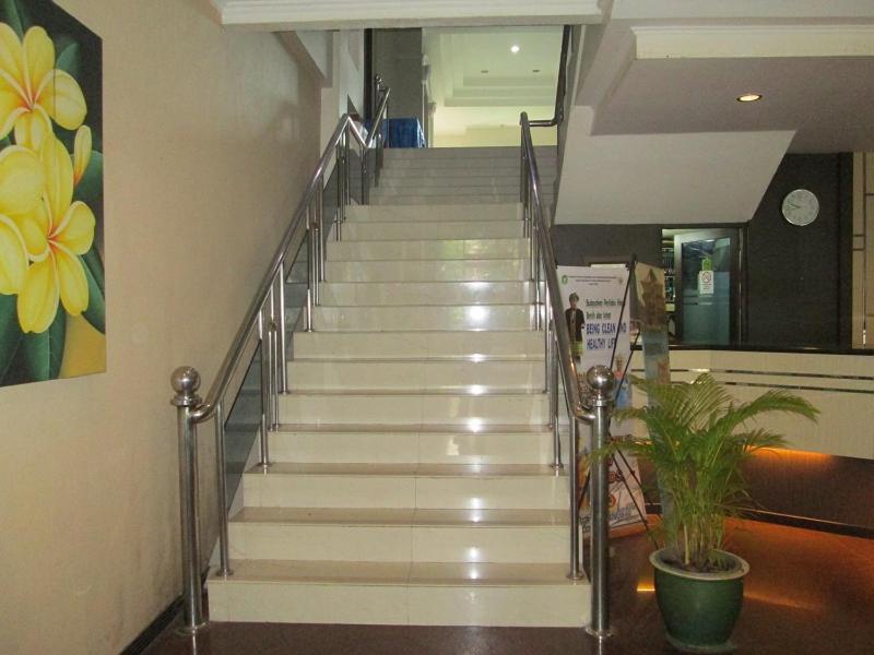 Merpati Hotel Pontianak Kültér fotó