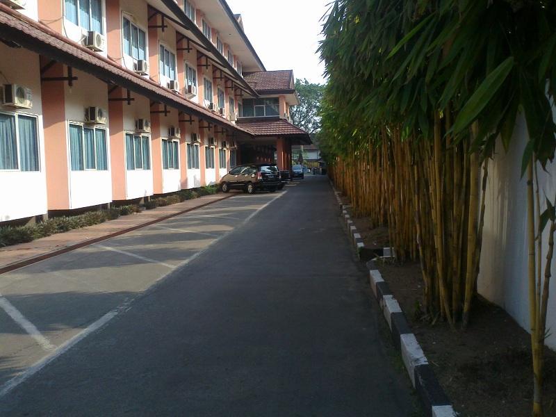 Merpati Hotel Pontianak Kültér fotó